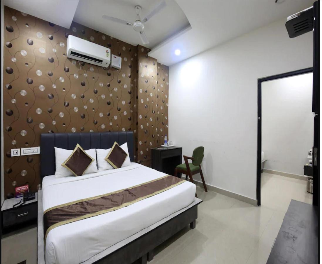 Unnāo Hotel Cross Road By Wb Inn מראה חיצוני תמונה