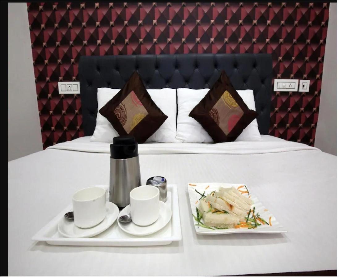 Unnāo Hotel Cross Road By Wb Inn מראה חיצוני תמונה