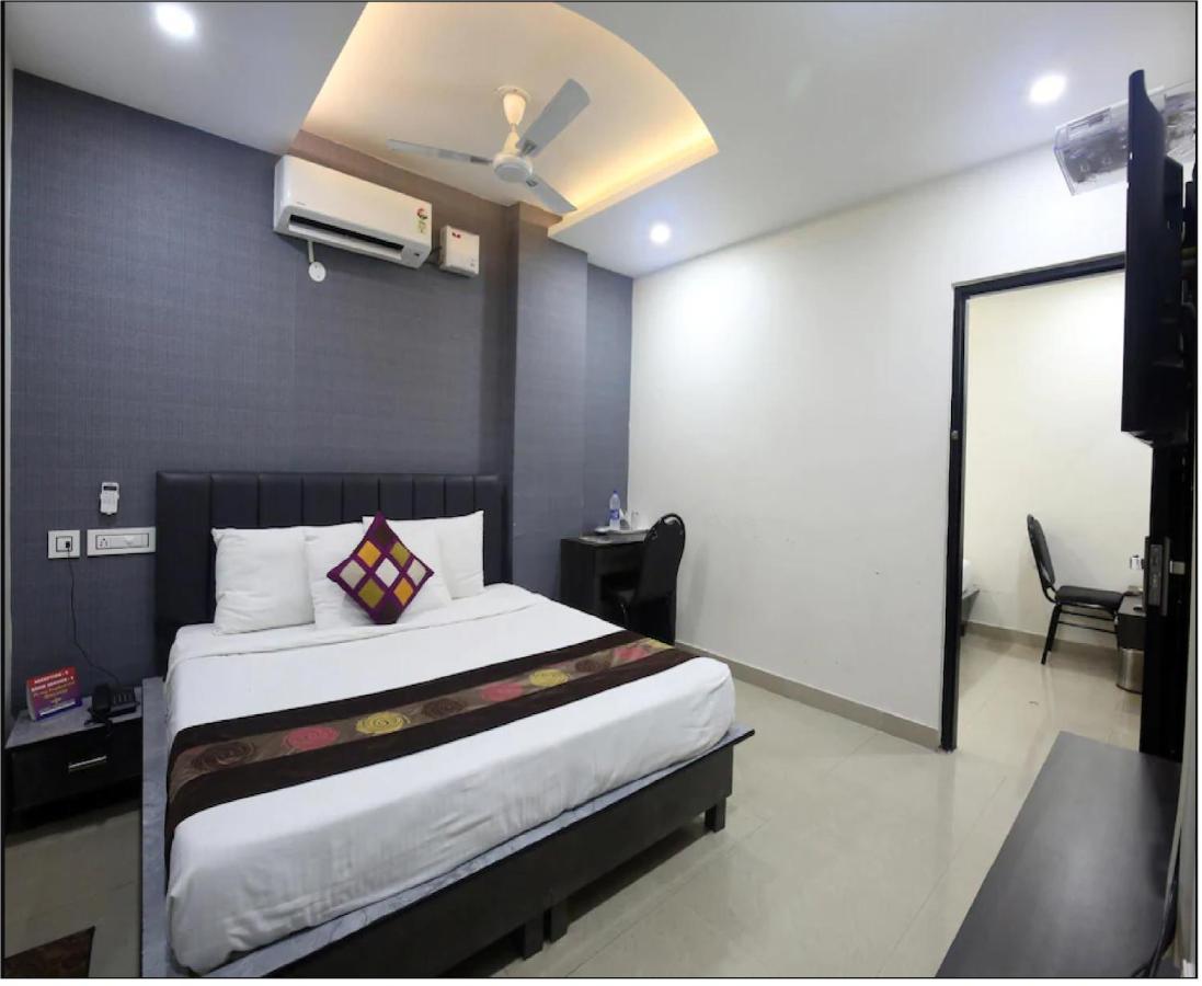 Unnāo Hotel Cross Road By Wb Inn מראה חיצוני תמונה